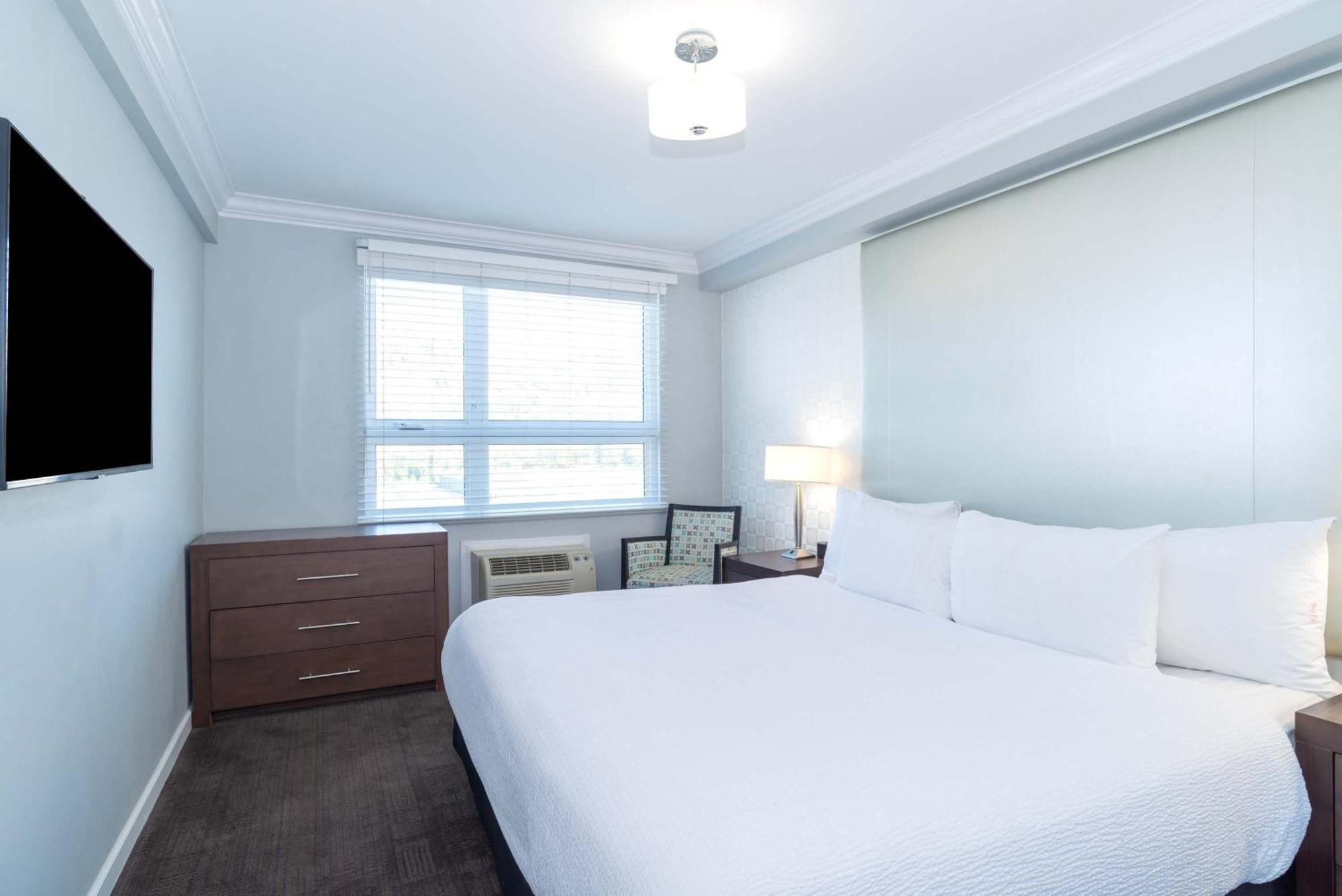 Sandman Hotel&Suites Kelowna Exterior foto