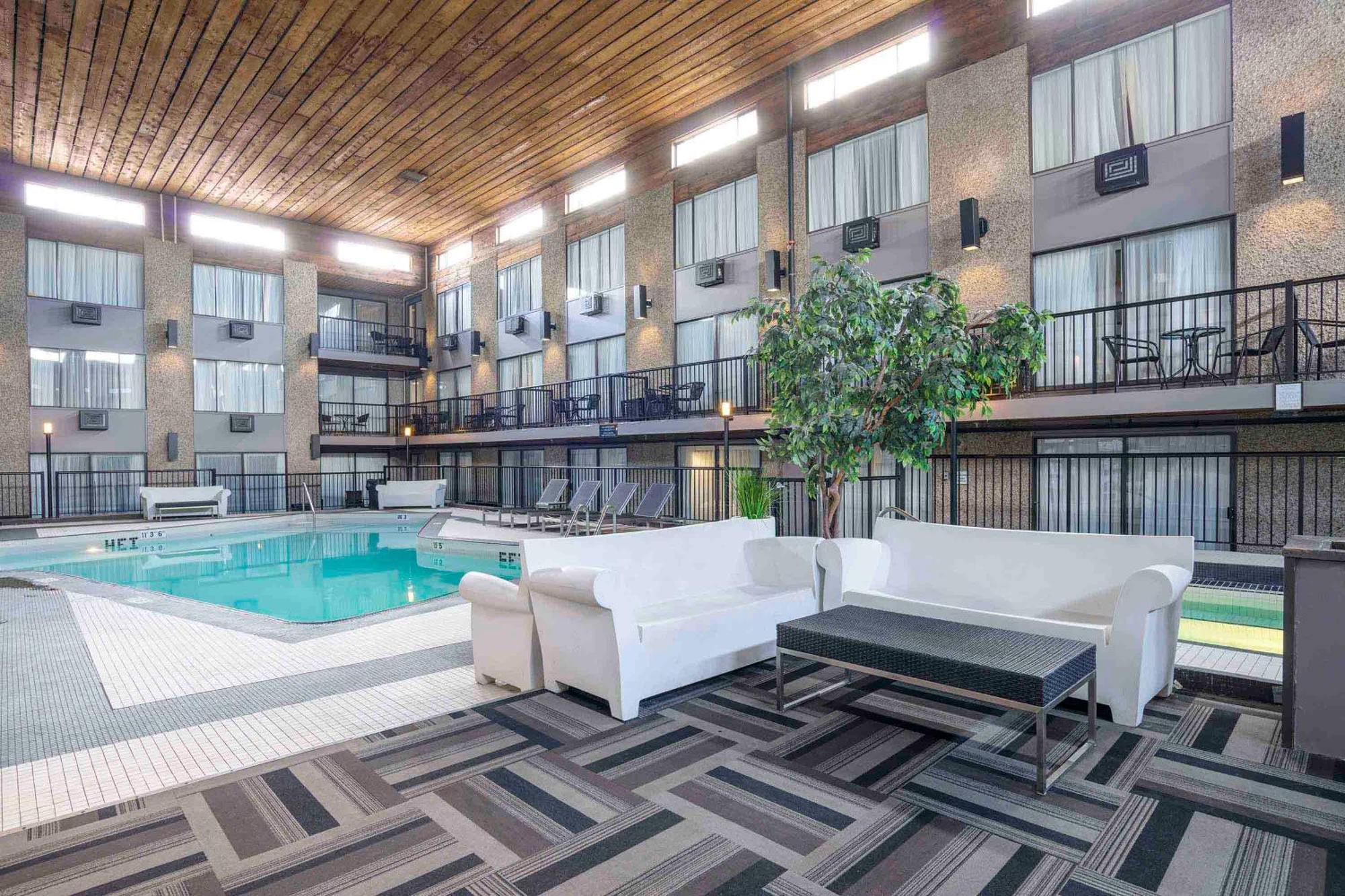 Sandman Hotel&Suites Kelowna Exterior foto